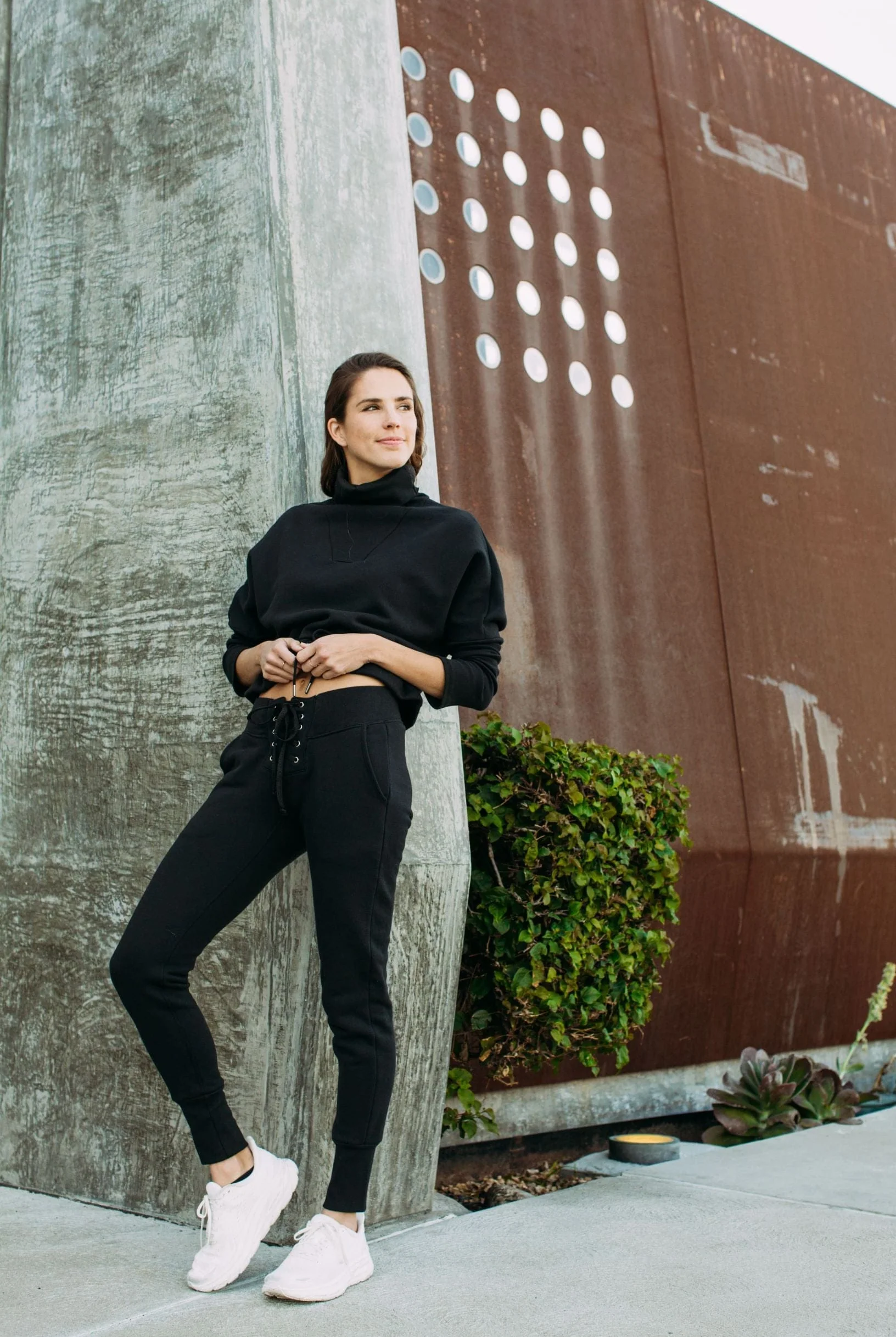 Lezat Pullover Britney Organic Cotton Roll-Neck Sweatshirt - Black